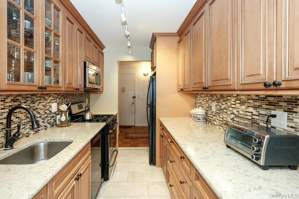 100 Clinton Avenue, Hempstead, NY, 2 Bedrooms Bedrooms, 5 Rooms Rooms,2 BathroomsBathrooms,Residential,For Rent,Clinton,0,1035841 100 Clinton Avenue, Hempstead, NY, 2 Bedrooms Bedrooms, 5 Rooms Rooms,2 BathroomsBathrooms,Residential,For Rent,Clinton,0,1035841