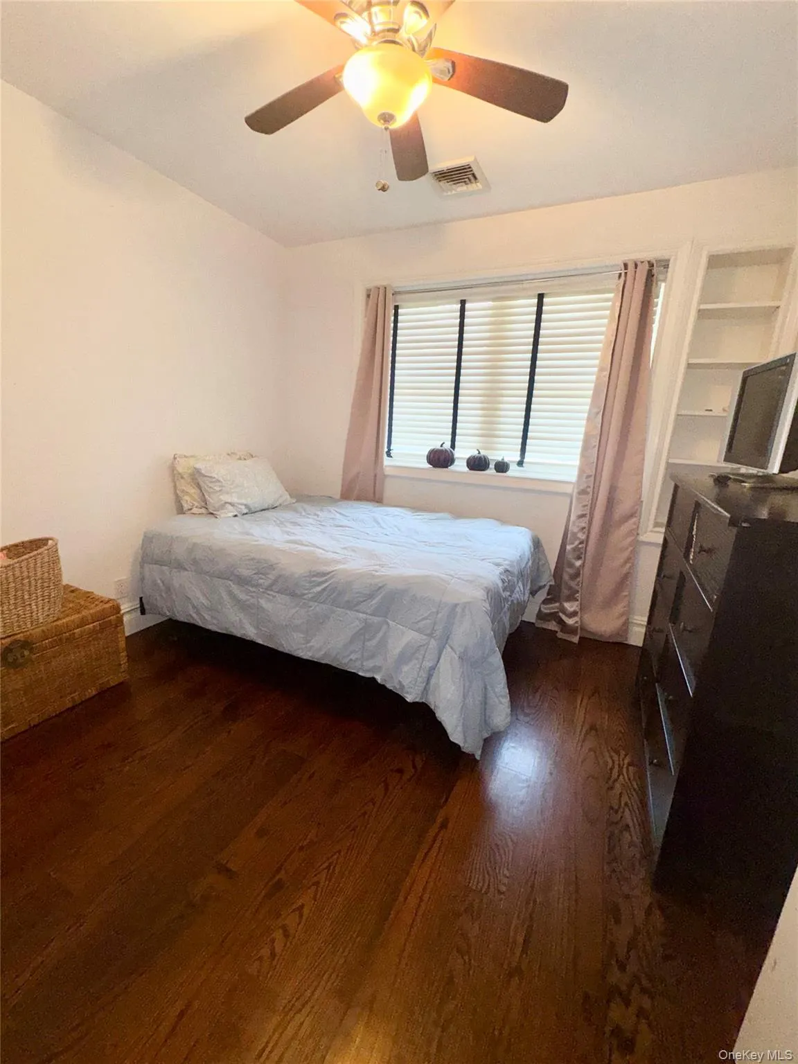 675 King Avenue, New York, NY, 3 Bedrooms Bedrooms, 4 Rooms Rooms,3 BathroomsBathrooms,Residential,For Rent,King,0,1035845 675 King Avenue, New York, NY, 3 Bedrooms Bedrooms, 4 Rooms Rooms,3 BathroomsBathrooms,Residential,For Rent,King,0,1035845