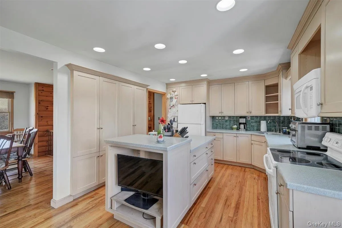 242 Prospect Road, Monroe, NY, 3 Bedrooms Bedrooms, 6 Rooms Rooms,1 BathroomBathrooms,Residential,For Rent,Prospect,0,1035856 242 Prospect Road, Monroe, NY, 3 Bedrooms Bedrooms, 6 Rooms Rooms,1 BathroomBathrooms,Residential,For Rent,Prospect,0,1035856