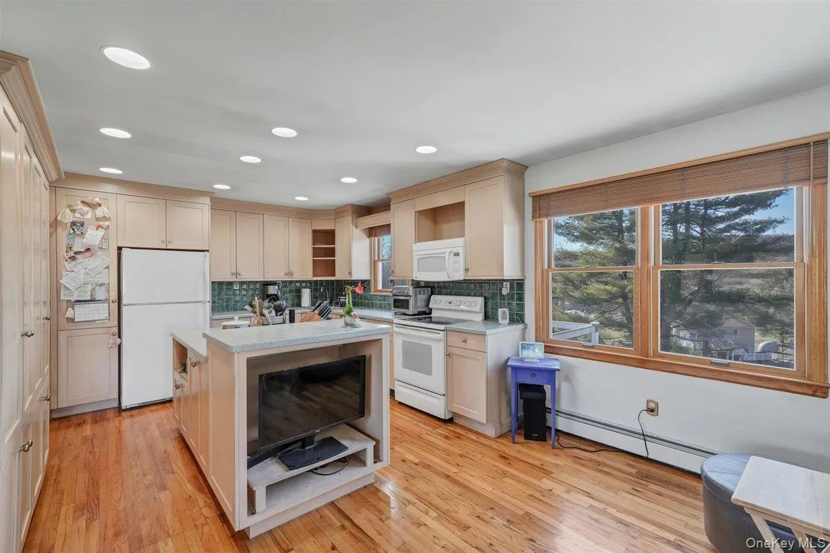 242 Prospect Road, Monroe, NY, 3 Bedrooms Bedrooms, 6 Rooms Rooms,1 BathroomBathrooms,Residential,For Rent,Prospect,0,1035856 242 Prospect Road, Monroe, NY, 3 Bedrooms Bedrooms, 6 Rooms Rooms,1 BathroomBathrooms,Residential,For Rent,Prospect,0,1035856
