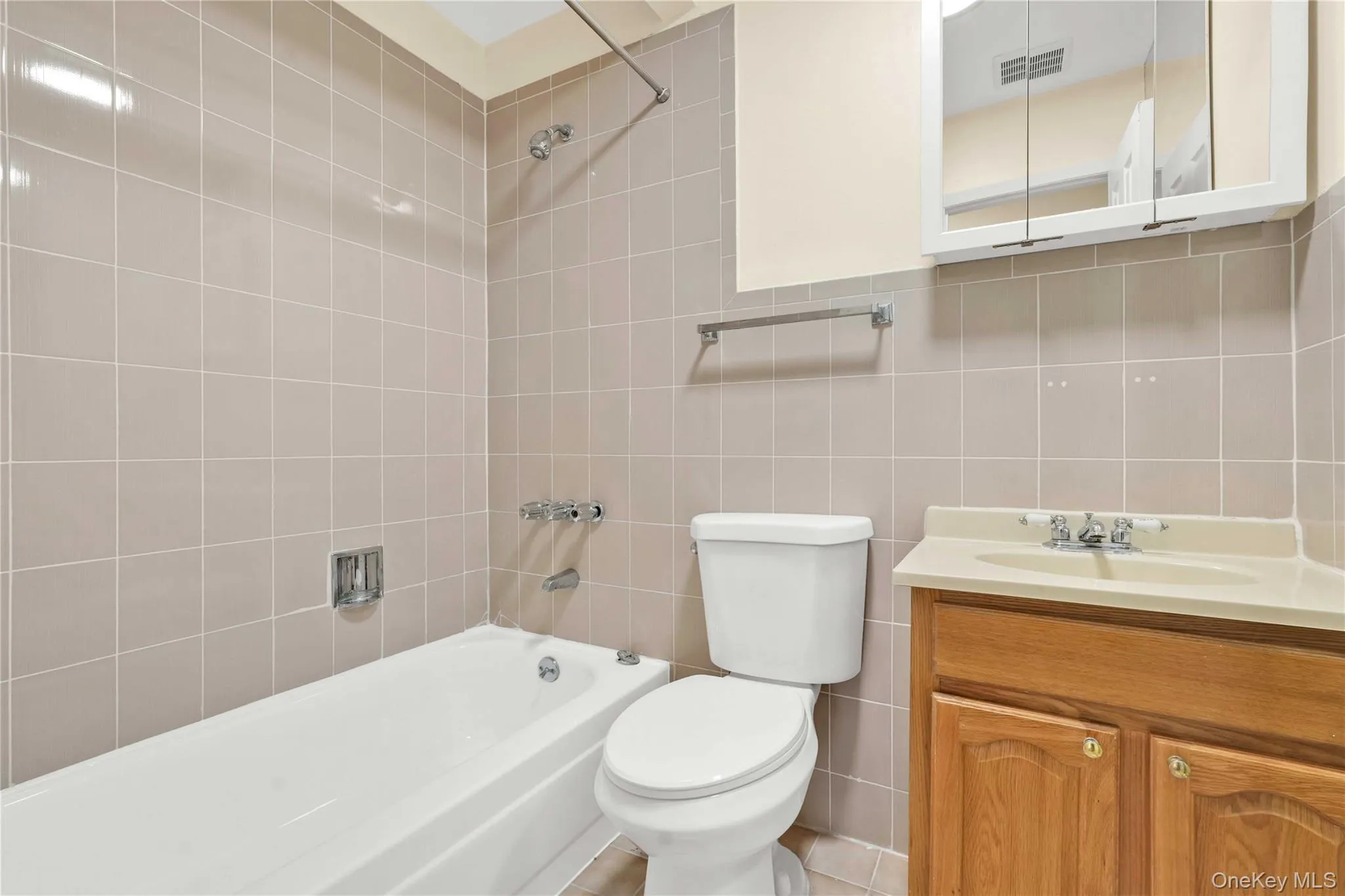 67-07 Selfridge Street, New York, NY, 3 Bedrooms Bedrooms, 5 Rooms Rooms,2 BathroomsBathrooms,Residential Lease,For Rent,Selfridge,0,1035857 67-07 Selfridge Street, New York, NY, 3 Bedrooms Bedrooms, 5 Rooms Rooms,2 BathroomsBathrooms,Residential Lease,For Rent,Selfridge,0,1035857