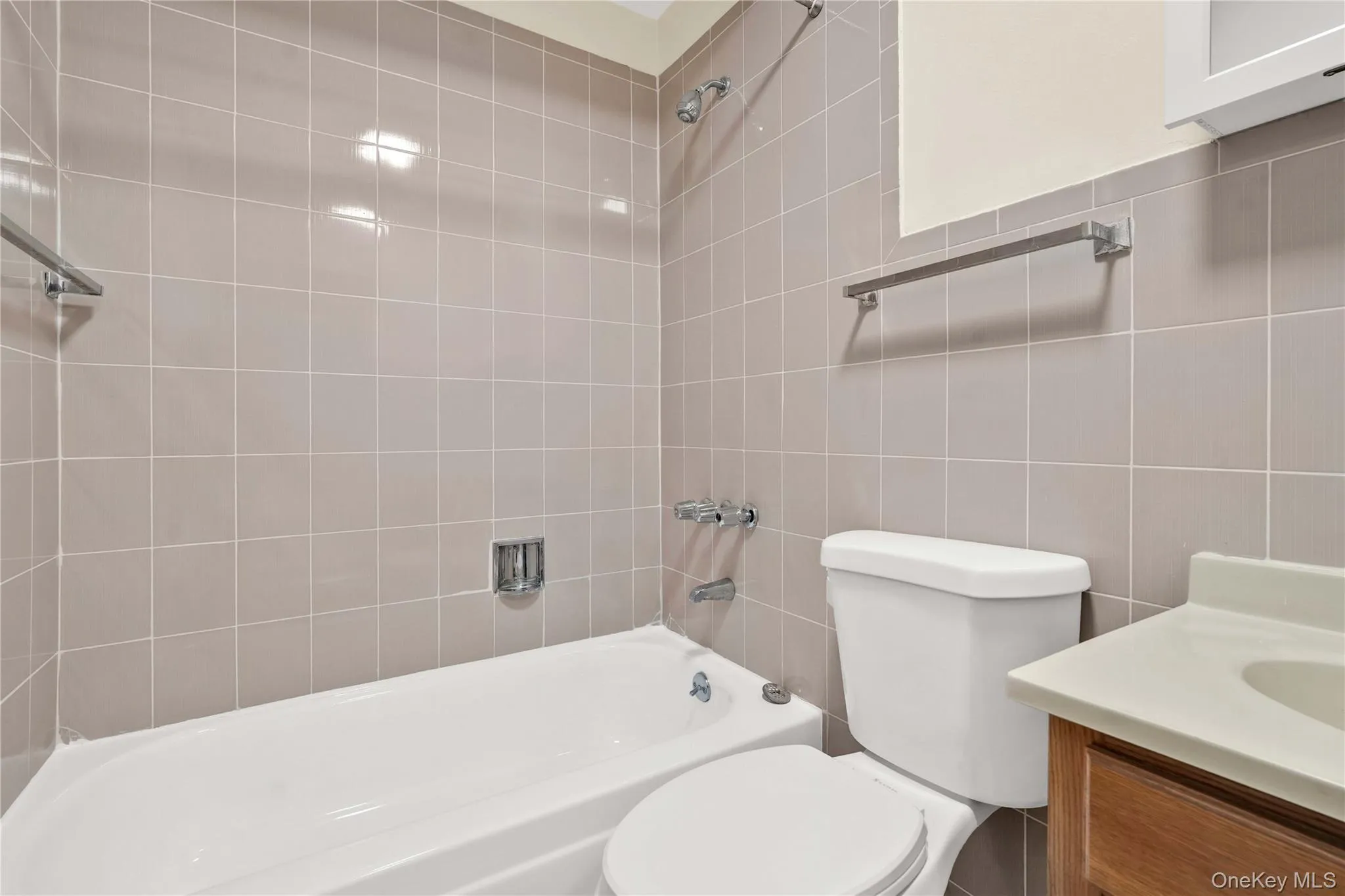 67-07 Selfridge Street, New York, NY, 3 Bedrooms Bedrooms, 5 Rooms Rooms,2 BathroomsBathrooms,Residential Lease,For Rent,Selfridge,0,1035857 67-07 Selfridge Street, New York, NY, 3 Bedrooms Bedrooms, 5 Rooms Rooms,2 BathroomsBathrooms,Residential Lease,For Rent,Selfridge,0,1035857