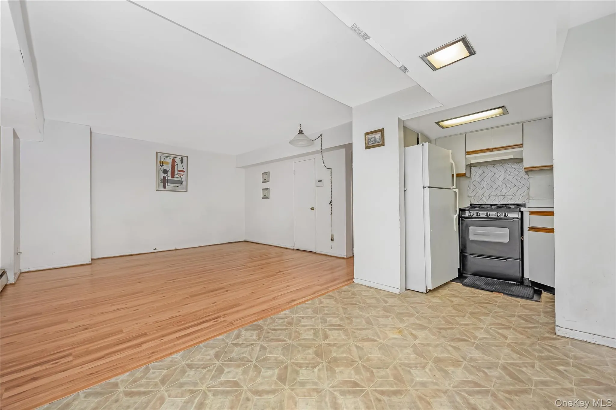 51 Edwards Street, North Hempstead, NY, 1 Bedroom Bedrooms, 4 Rooms Rooms,1 BathroomBathrooms,Residential,For Rent,Edwards,0,1035864 51 Edwards Street, North Hempstead, NY, 1 Bedroom Bedrooms, 4 Rooms Rooms,1 BathroomBathrooms,Residential,For Rent,Edwards,0,1035864