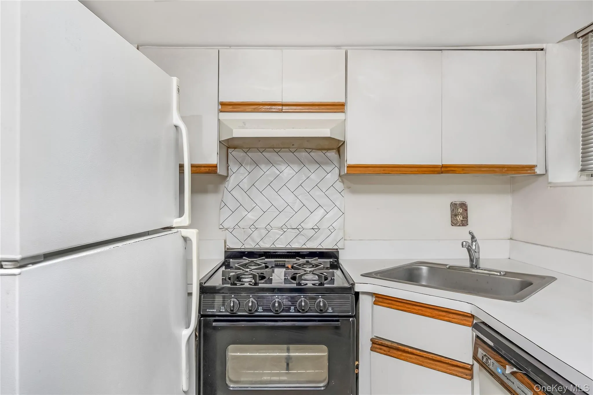 51 Edwards Street, North Hempstead, NY, 1 Bedroom Bedrooms, 4 Rooms Rooms,1 BathroomBathrooms,Residential,For Rent,Edwards,0,1035864 51 Edwards Street, North Hempstead, NY, 1 Bedroom Bedrooms, 4 Rooms Rooms,1 BathroomBathrooms,Residential,For Rent,Edwards,0,1035864