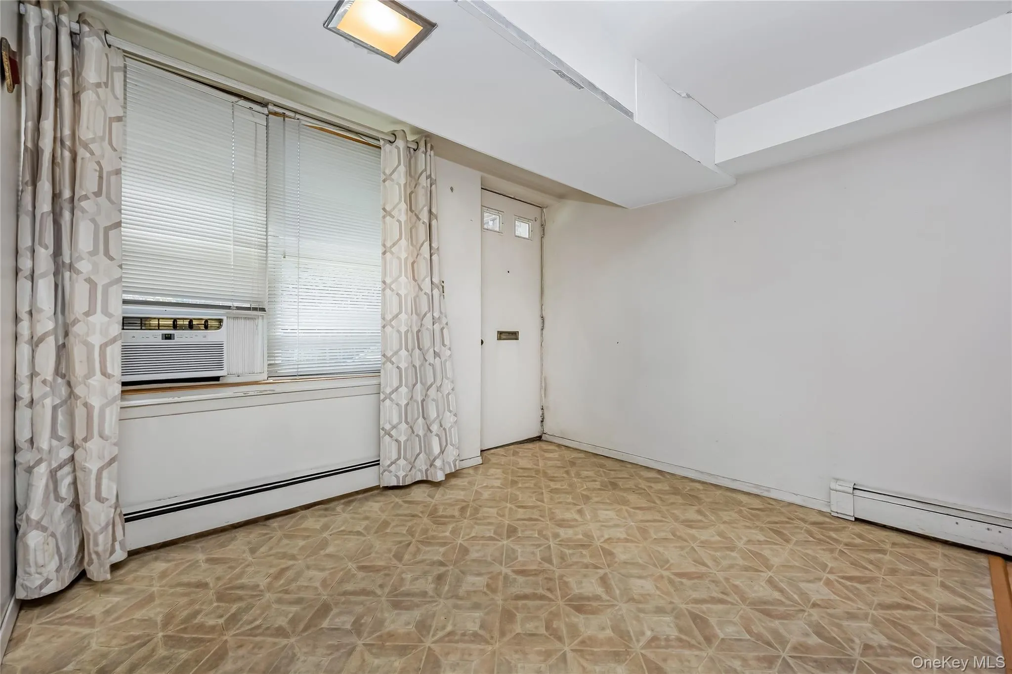 51 Edwards Street, North Hempstead, NY, 1 Bedroom Bedrooms, 4 Rooms Rooms,1 BathroomBathrooms,Residential,For Rent,Edwards,0,1035864 51 Edwards Street, North Hempstead, NY, 1 Bedroom Bedrooms, 4 Rooms Rooms,1 BathroomBathrooms,Residential,For Rent,Edwards,0,1035864