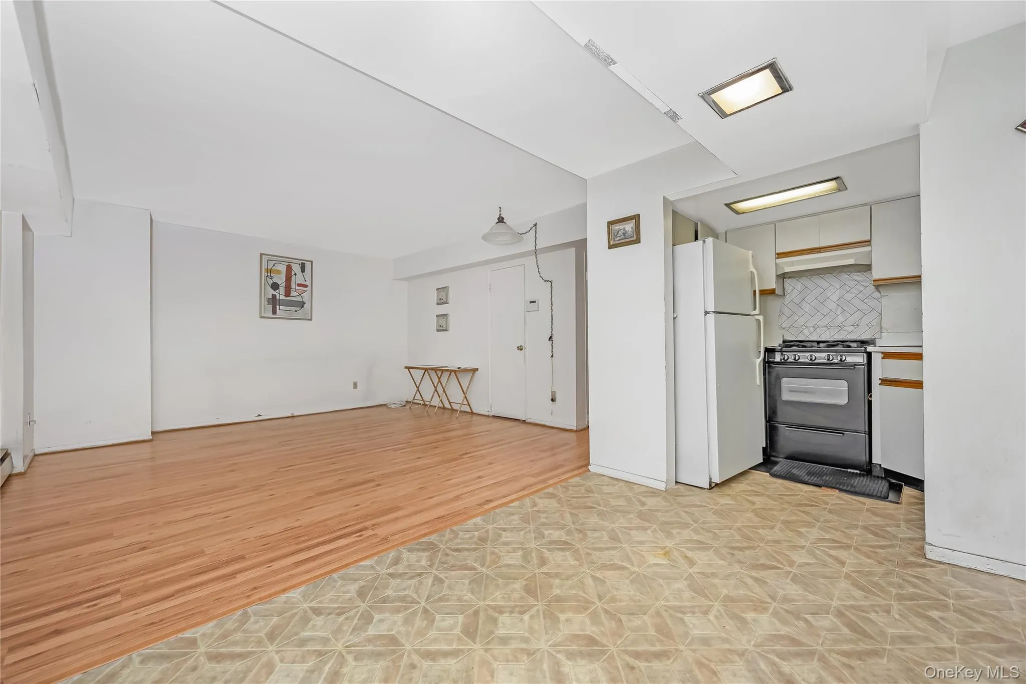 51 Edwards Street, North Hempstead, NY, 1 Bedroom Bedrooms, 4 Rooms Rooms,1 BathroomBathrooms,Residential,For Rent,Edwards,0,1035864 51 Edwards Street, North Hempstead, NY, 1 Bedroom Bedrooms, 4 Rooms Rooms,1 BathroomBathrooms,Residential,For Rent,Edwards,0,1035864