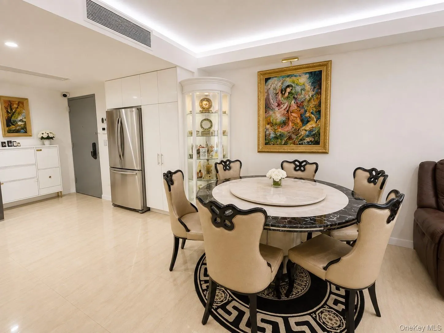 Dinning Area Dinning Area