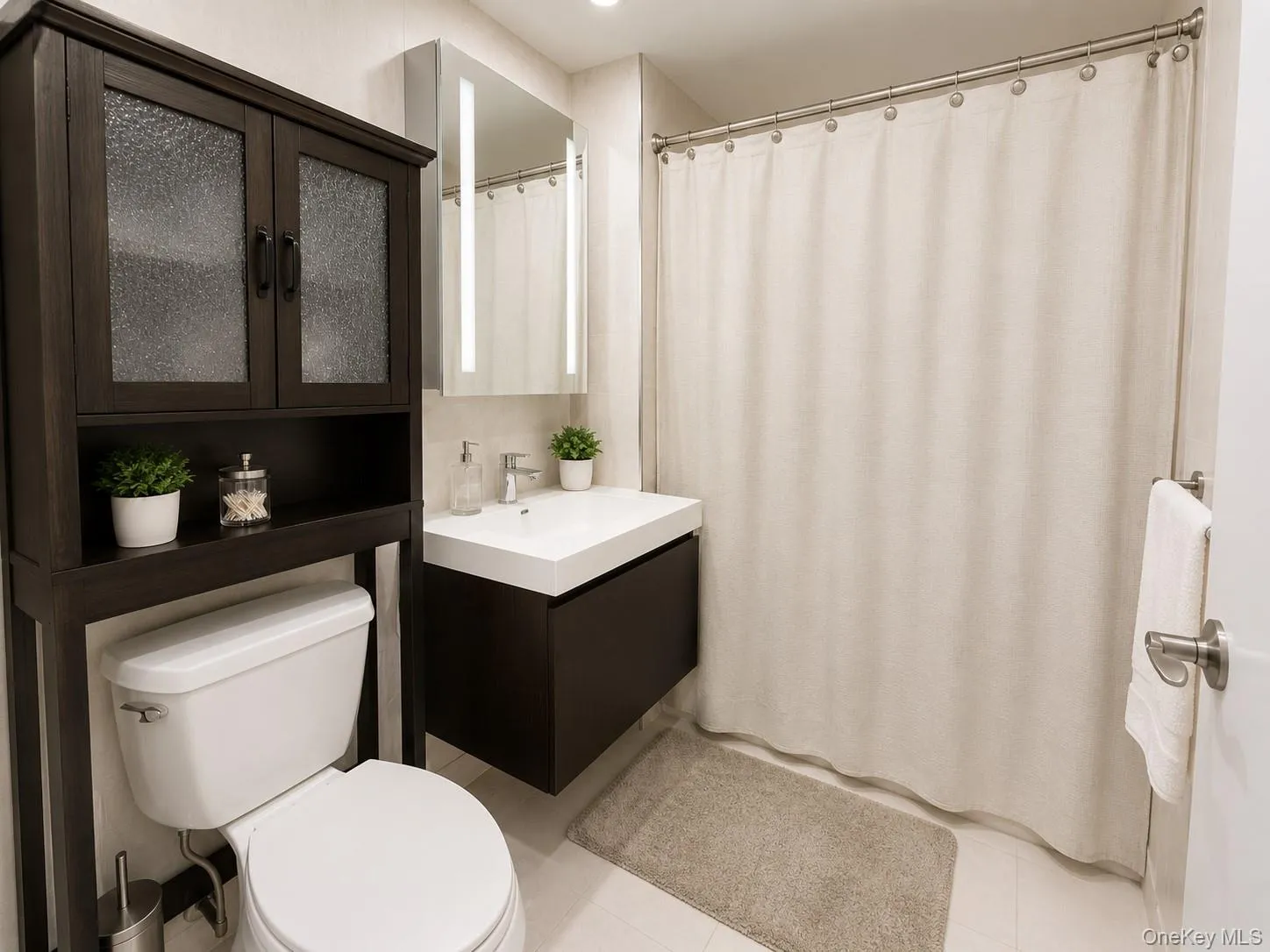 1st Bathroom 1st Bathroom