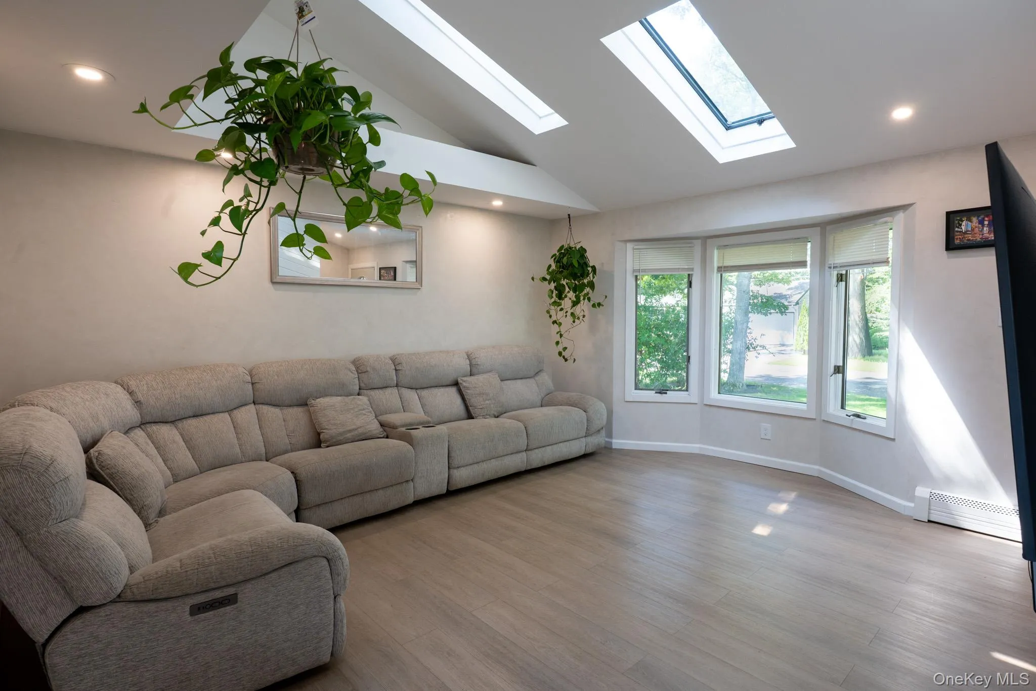 8 Silver Road, Brookhaven, NY, 4 Bedrooms Bedrooms, 7 Rooms Rooms,1 BathroomBathrooms,Residential,For Rent,Silver,0,1035882 8 Silver Road, Brookhaven, NY, 4 Bedrooms Bedrooms, 7 Rooms Rooms,1 BathroomBathrooms,Residential,For Rent,Silver,0,1035882