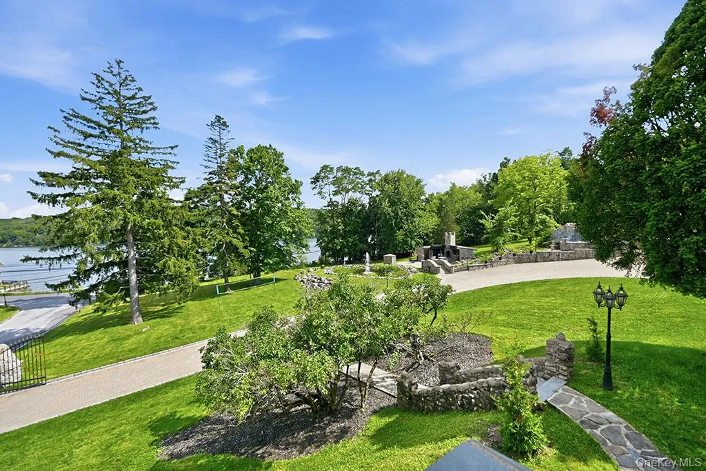7 Lake Avenue, Monroe, NY, 5 Bedrooms Bedrooms, 10 Rooms Rooms,3 BathroomsBathrooms,Residential,For Rent,Lake,0,1035894 7 Lake Avenue, Monroe, NY, 5 Bedrooms Bedrooms, 10 Rooms Rooms,3 BathroomsBathrooms,Residential,For Rent,Lake,0,1035894