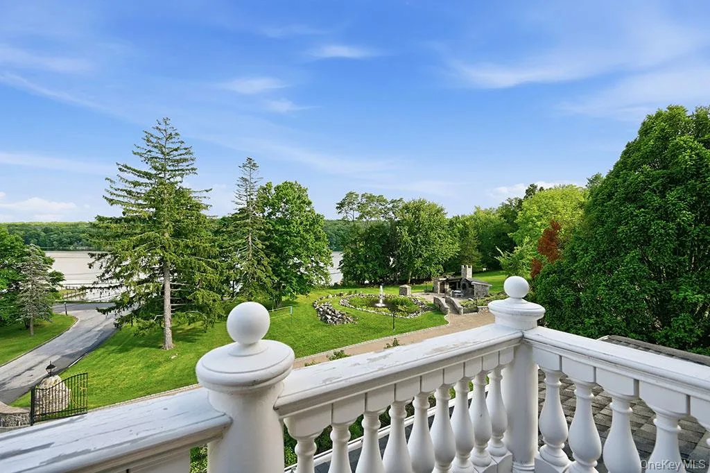 7 Lake Avenue, Monroe, NY, 5 Bedrooms Bedrooms, 10 Rooms Rooms,3 BathroomsBathrooms,Residential,For Rent,Lake,0,1035894 7 Lake Avenue, Monroe, NY, 5 Bedrooms Bedrooms, 10 Rooms Rooms,3 BathroomsBathrooms,Residential,For Rent,Lake,0,1035894