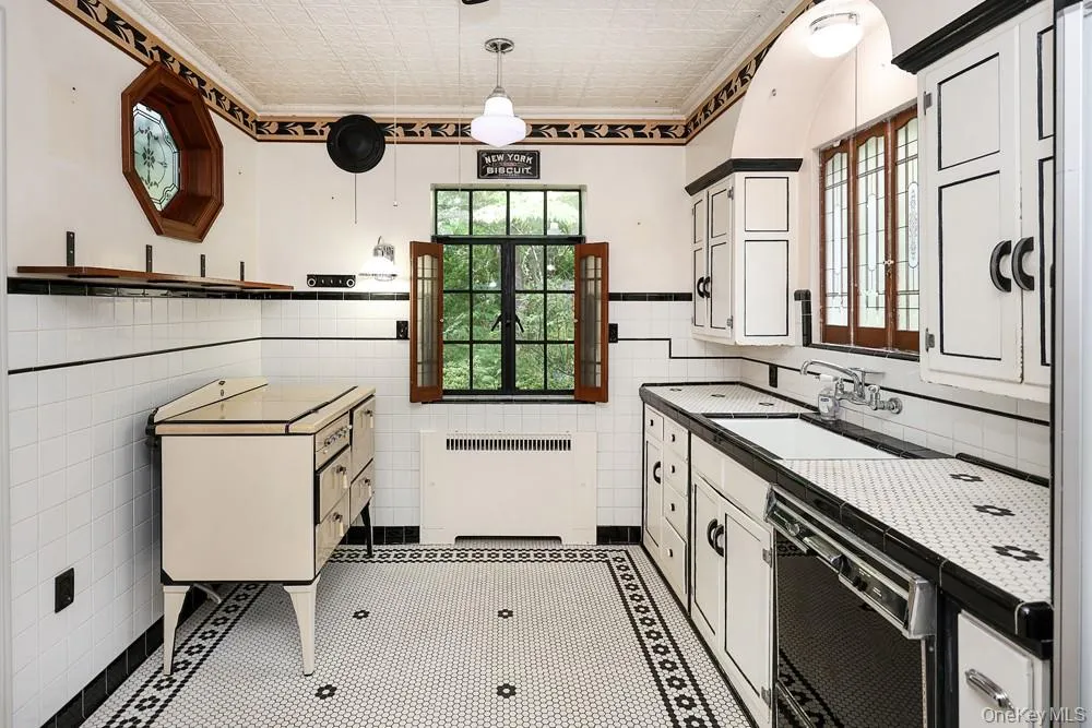 8654 Somerset Street, New York, NY, 3 Bedrooms Bedrooms, 8 Rooms Rooms,2 BathroomsBathrooms,Residential,For Rent,Somerset,0,1035895 8654 Somerset Street, New York, NY, 3 Bedrooms Bedrooms, 8 Rooms Rooms,2 BathroomsBathrooms,Residential,For Rent,Somerset,0,1035895
