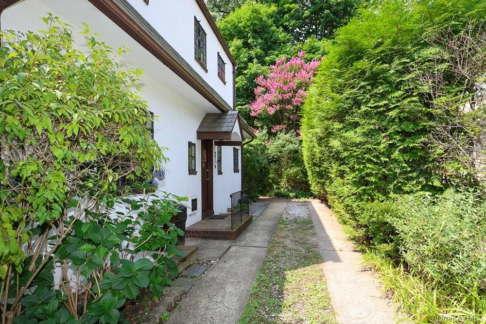 8654 Somerset Street, New York, NY, 3 Bedrooms Bedrooms, 8 Rooms Rooms,2 BathroomsBathrooms,Residential,For Rent,Somerset,0,1035895 8654 Somerset Street, New York, NY, 3 Bedrooms Bedrooms, 8 Rooms Rooms,2 BathroomsBathrooms,Residential,For Rent,Somerset,0,1035895
