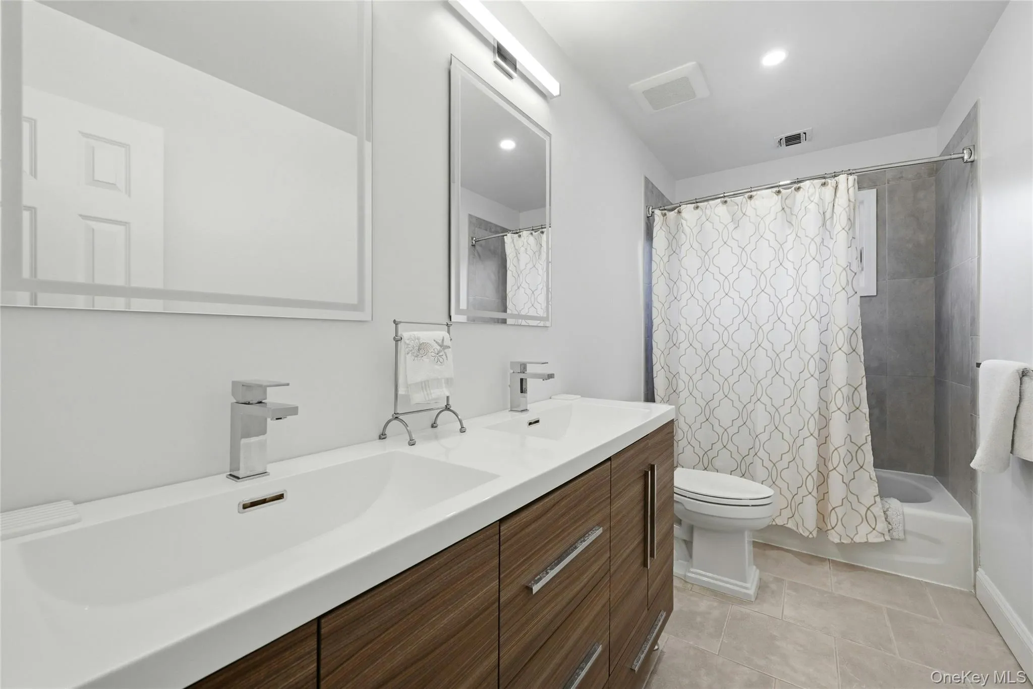 Full bath with tub Full bath with tub