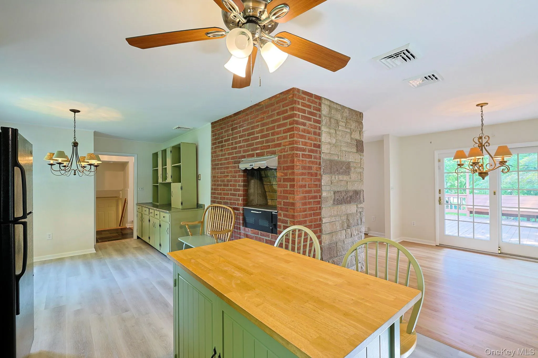 Eat in kitchen openly flows to the large living room and dining room. Eat in kitchen openly flows to the large living room and dining room.