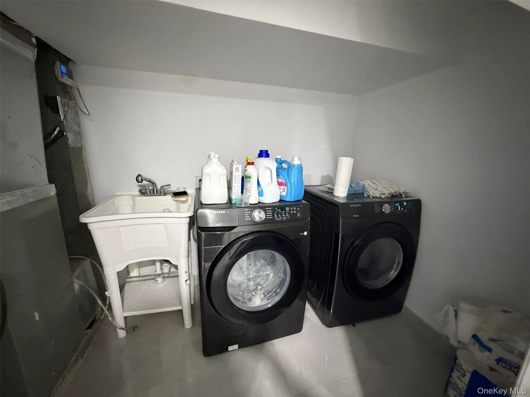 209-49 46th Avenue, New York, NY, 3 Bedrooms Bedrooms, 7 Rooms Rooms,2 BathroomsBathrooms,Residential,For Rent,46th,0,1035905 209-49 46th Avenue, New York, NY, 3 Bedrooms Bedrooms, 7 Rooms Rooms,2 BathroomsBathrooms,Residential,For Rent,46th,0,1035905