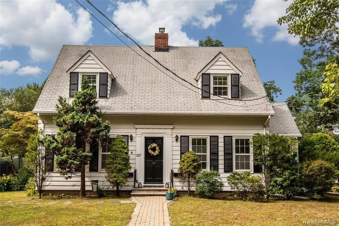 227 Main Street, Orangetown, NY, 2 Bedrooms Bedrooms, 5 Rooms Rooms,1 BathroomBathrooms,Residential Lease,For Rent,Main,0,1035908 227 Main Street, Orangetown, NY, 2 Bedrooms Bedrooms, 5 Rooms Rooms,1 BathroomBathrooms,Residential Lease,For Rent,Main,0,1035908