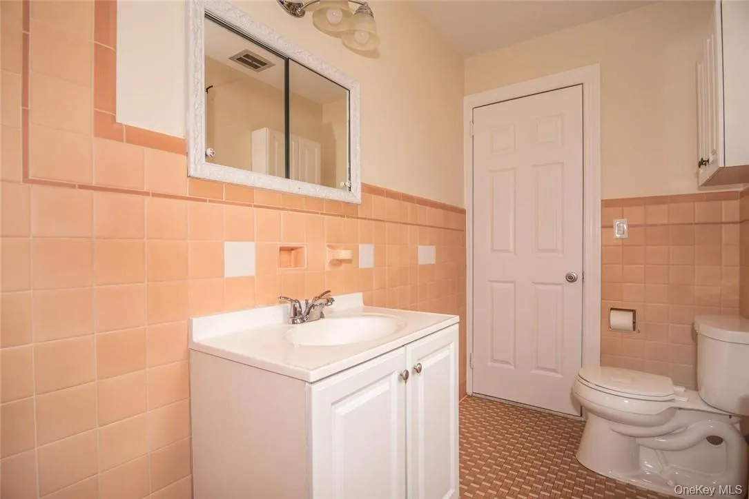 227 Main Street, Orangetown, NY, 2 Bedrooms Bedrooms, 5 Rooms Rooms,1 BathroomBathrooms,Residential Lease,For Rent,Main,0,1035908 227 Main Street, Orangetown, NY, 2 Bedrooms Bedrooms, 5 Rooms Rooms,1 BathroomBathrooms,Residential Lease,For Rent,Main,0,1035908