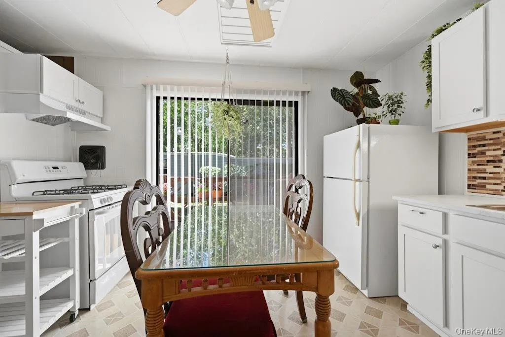 433-34 Mill Road, Riverhead, NY, 2 Bedrooms Bedrooms, 4 Rooms Rooms,1 BathroomBathrooms,Residential,For Rent,Mill,0,1035920 433-34 Mill Road, Riverhead, NY, 2 Bedrooms Bedrooms, 4 Rooms Rooms,1 BathroomBathrooms,Residential,For Rent,Mill,0,1035920