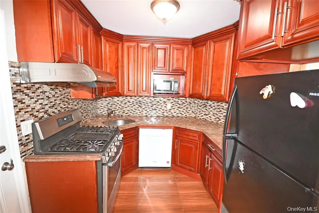 1047 7th Street, North Hempstead, NY, 4 Bedrooms Bedrooms, 7 Rooms Rooms,2 BathroomsBathrooms,Residential Lease,For Rent,7th,0,1035929 1047 7th Street, North Hempstead, NY, 4 Bedrooms Bedrooms, 7 Rooms Rooms,2 BathroomsBathrooms,Residential Lease,For Rent,7th,0,1035929