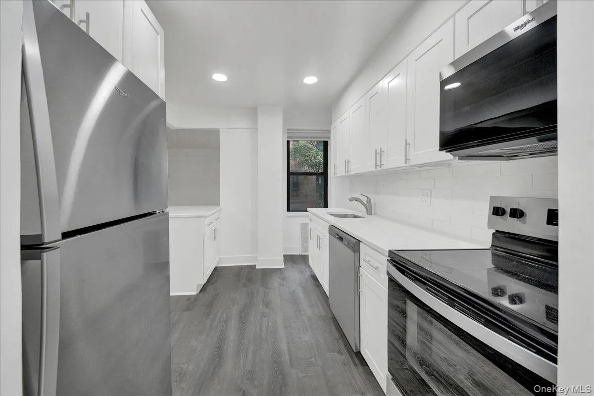 3840 Greystone Avenue, New York, NY, 1 Bedroom Bedrooms, 4 Rooms Rooms,1 BathroomBathrooms,Residential Lease,For Rent,Greystone,0,1035936 3840 Greystone Avenue, New York, NY, 1 Bedroom Bedrooms, 4 Rooms Rooms,1 BathroomBathrooms,Residential Lease,For Rent,Greystone,0,1035936
