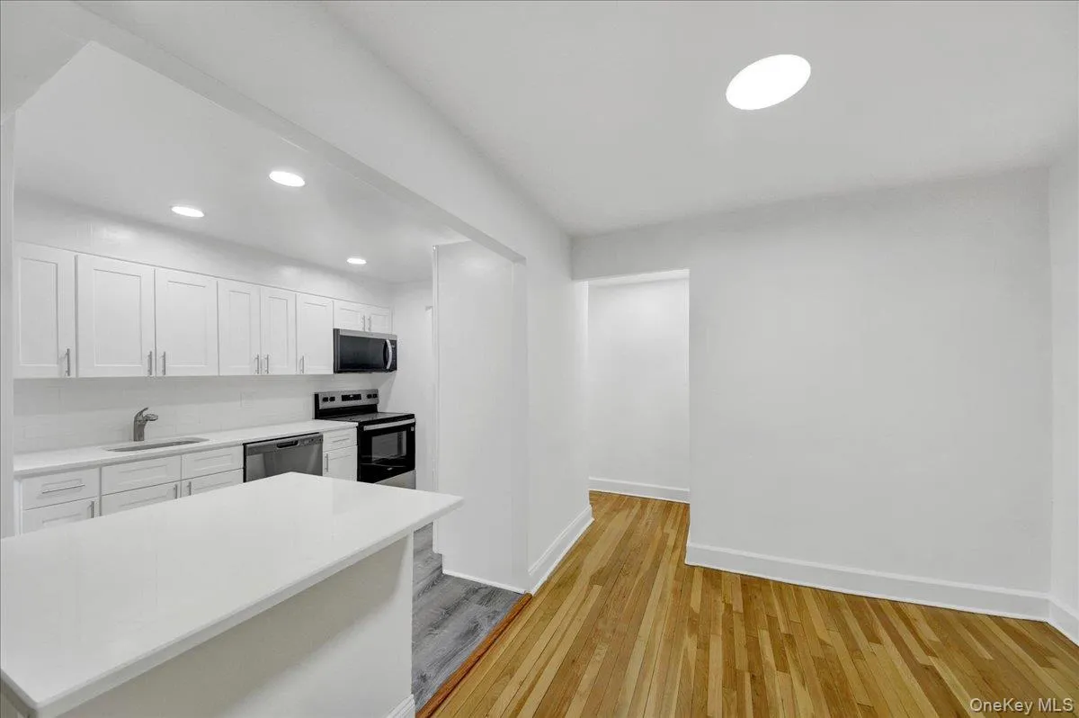 3840 Greystone Avenue, New York, NY, 1 Bedroom Bedrooms, 4 Rooms Rooms,1 BathroomBathrooms,Residential Lease,For Rent,Greystone,0,1035936 3840 Greystone Avenue, New York, NY, 1 Bedroom Bedrooms, 4 Rooms Rooms,1 BathroomBathrooms,Residential Lease,For Rent,Greystone,0,1035936