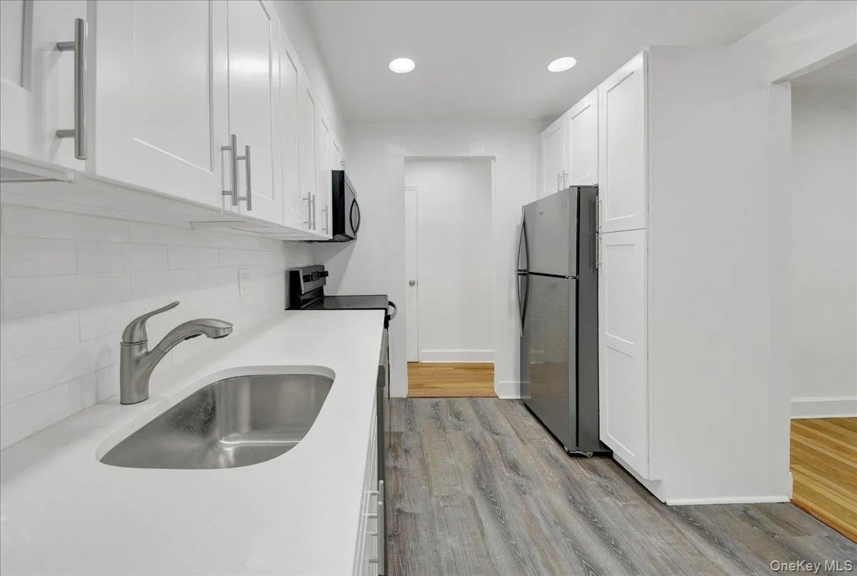 3840 Greystone Avenue, New York, NY, 1 Bedroom Bedrooms, 4 Rooms Rooms,1 BathroomBathrooms,Residential Lease,For Rent,Greystone,0,1035936 3840 Greystone Avenue, New York, NY, 1 Bedroom Bedrooms, 4 Rooms Rooms,1 BathroomBathrooms,Residential Lease,For Rent,Greystone,0,1035936