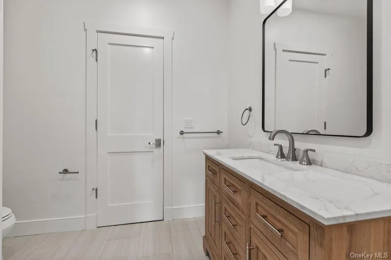 Jack -n- Jill Bathroom Jack -n- Jill Bathroom
