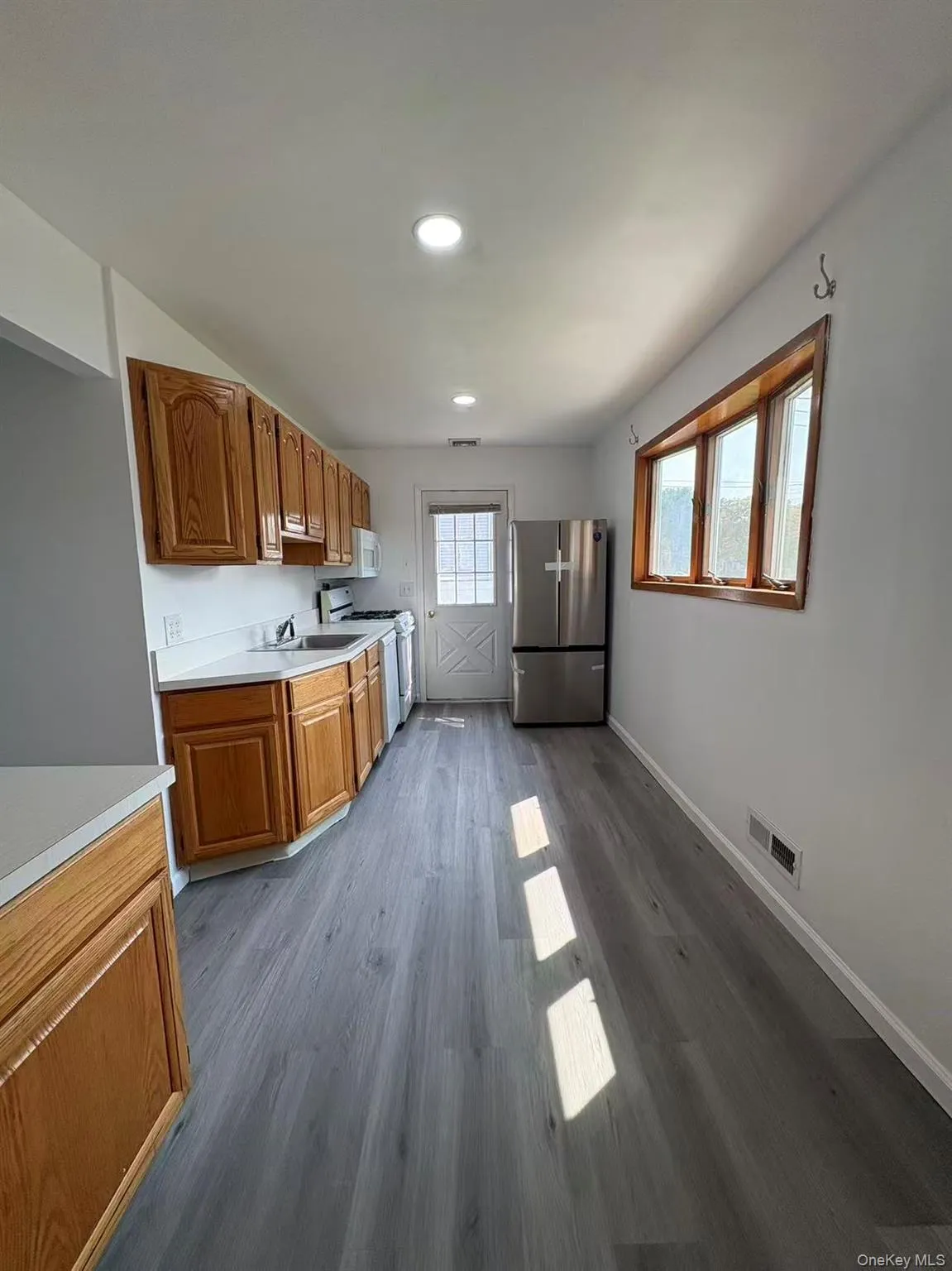3 Grand Haven Drive, Smithtown, NY, 3 Bedrooms Bedrooms, 7 Rooms Rooms,1 BathroomBathrooms,Residential Lease,For Rent,Grand Haven,0,1035945 3 Grand Haven Drive, Smithtown, NY, 3 Bedrooms Bedrooms, 7 Rooms Rooms,1 BathroomBathrooms,Residential Lease,For Rent,Grand Haven,0,1035945
