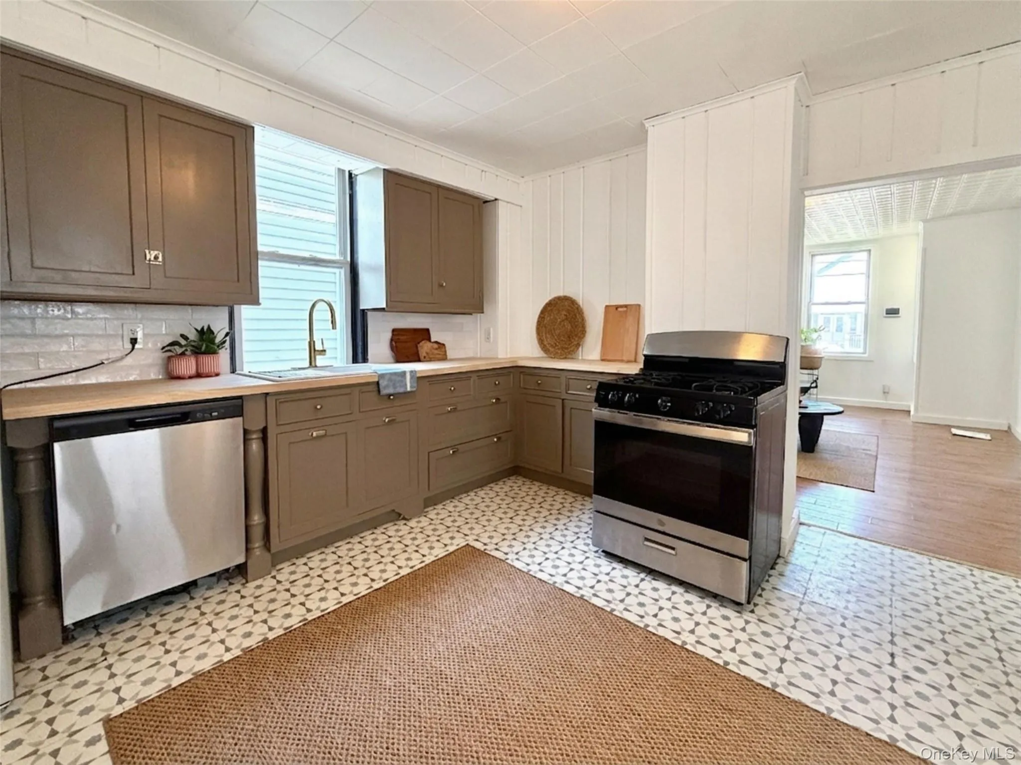 48 Elmendorf Street, Kingston, NY, 2 Bedrooms Bedrooms, 7 Rooms Rooms,1 BathroomBathrooms,Residential,For Rent,Elmendorf,0,1035948 48 Elmendorf Street, Kingston, NY, 2 Bedrooms Bedrooms, 7 Rooms Rooms,1 BathroomBathrooms,Residential,For Rent,Elmendorf,0,1035948