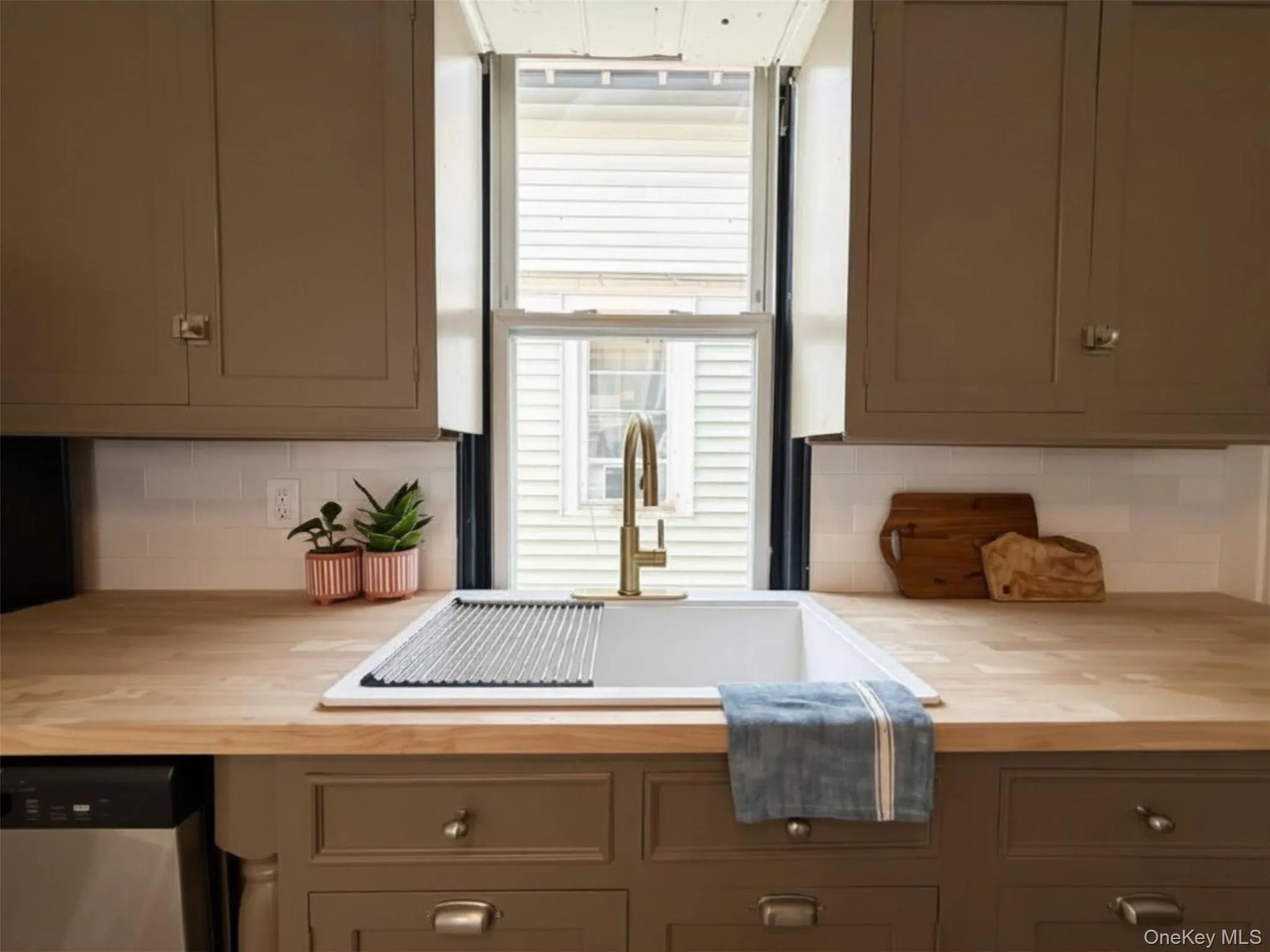 48 Elmendorf Street, Kingston, NY, 2 Bedrooms Bedrooms, 7 Rooms Rooms,1 BathroomBathrooms,Residential,For Rent,Elmendorf,0,1035948 48 Elmendorf Street, Kingston, NY, 2 Bedrooms Bedrooms, 7 Rooms Rooms,1 BathroomBathrooms,Residential,For Rent,Elmendorf,0,1035948