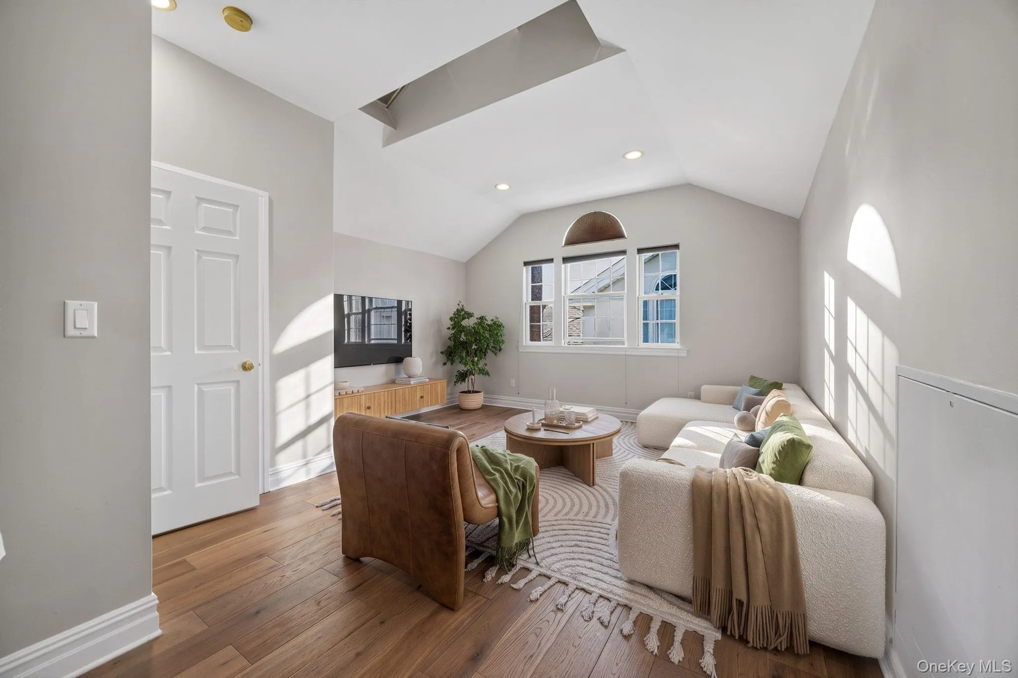 4C Nassau Drive, North Hempstead, NY, 5 Bedrooms Bedrooms, 9 Rooms Rooms,3 BathroomsBathrooms,Residential Lease,For Rent,Nassau,0,1035949 4C Nassau Drive, North Hempstead, NY, 5 Bedrooms Bedrooms, 9 Rooms Rooms,3 BathroomsBathrooms,Residential Lease,For Rent,Nassau,0,1035949