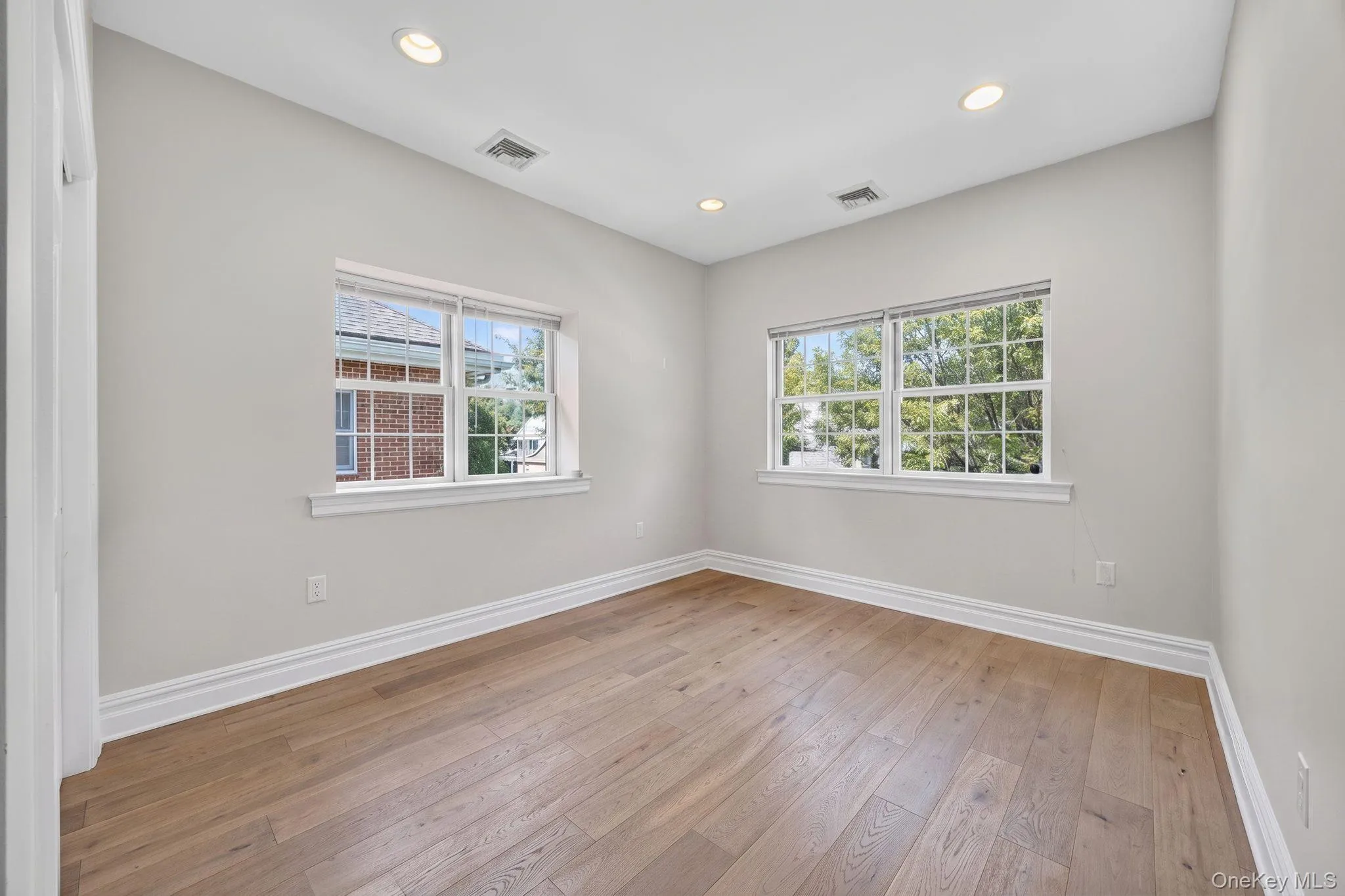 4C Nassau Drive, North Hempstead, NY, 5 Bedrooms Bedrooms, 9 Rooms Rooms,3 BathroomsBathrooms,Residential Lease,For Rent,Nassau,0,1035949 4C Nassau Drive, North Hempstead, NY, 5 Bedrooms Bedrooms, 9 Rooms Rooms,3 BathroomsBathrooms,Residential Lease,For Rent,Nassau,0,1035949