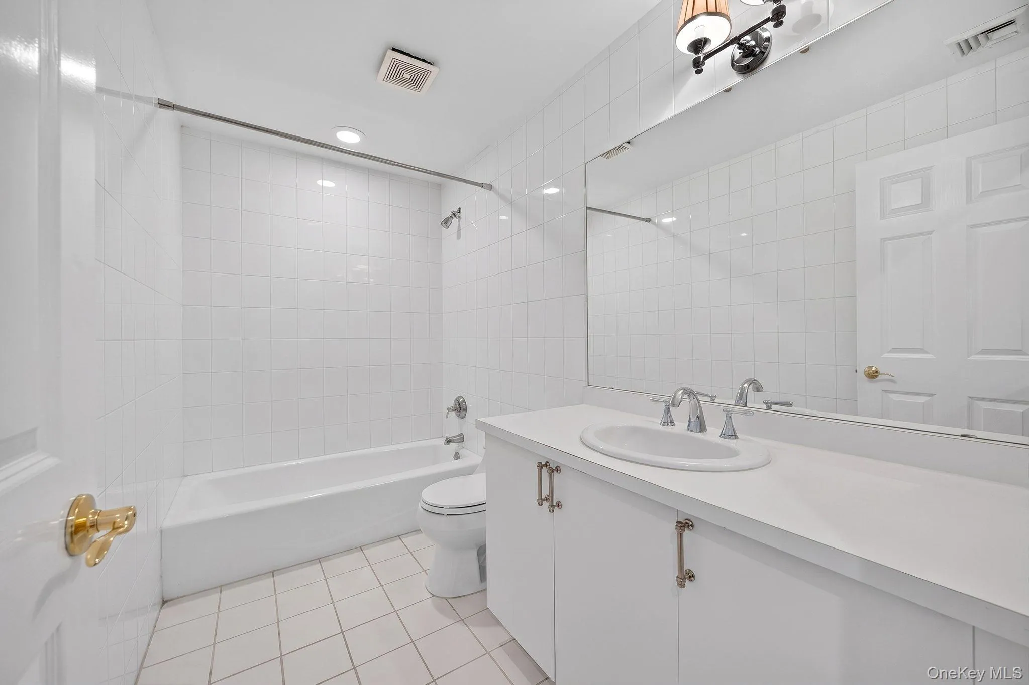 4C Nassau Drive, North Hempstead, NY, 5 Bedrooms Bedrooms, 9 Rooms Rooms,3 BathroomsBathrooms,Residential Lease,For Rent,Nassau,0,1035949 4C Nassau Drive, North Hempstead, NY, 5 Bedrooms Bedrooms, 9 Rooms Rooms,3 BathroomsBathrooms,Residential Lease,For Rent,Nassau,0,1035949