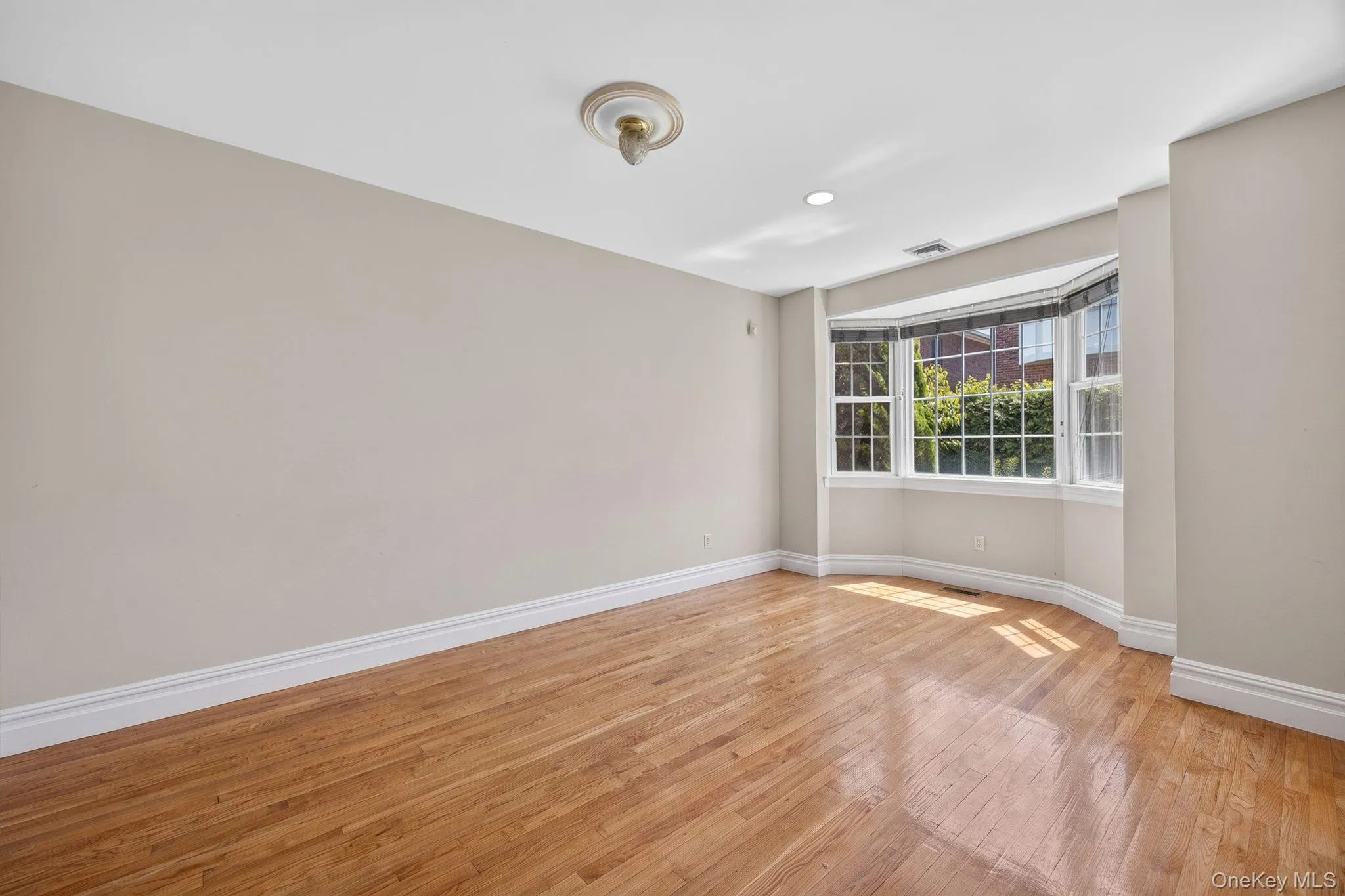 4C Nassau Drive, North Hempstead, NY, 5 Bedrooms Bedrooms, 9 Rooms Rooms,3 BathroomsBathrooms,Residential Lease,For Rent,Nassau,0,1035949 4C Nassau Drive, North Hempstead, NY, 5 Bedrooms Bedrooms, 9 Rooms Rooms,3 BathroomsBathrooms,Residential Lease,For Rent,Nassau,0,1035949