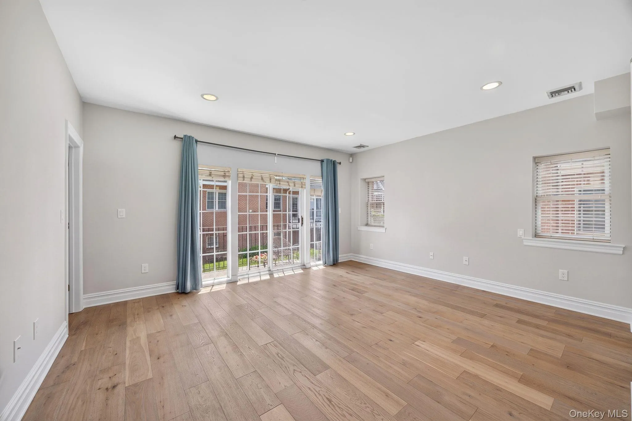 4C Nassau Drive, North Hempstead, NY, 5 Bedrooms Bedrooms, 9 Rooms Rooms,3 BathroomsBathrooms,Residential Lease,For Rent,Nassau,0,1035949 4C Nassau Drive, North Hempstead, NY, 5 Bedrooms Bedrooms, 9 Rooms Rooms,3 BathroomsBathrooms,Residential Lease,For Rent,Nassau,0,1035949