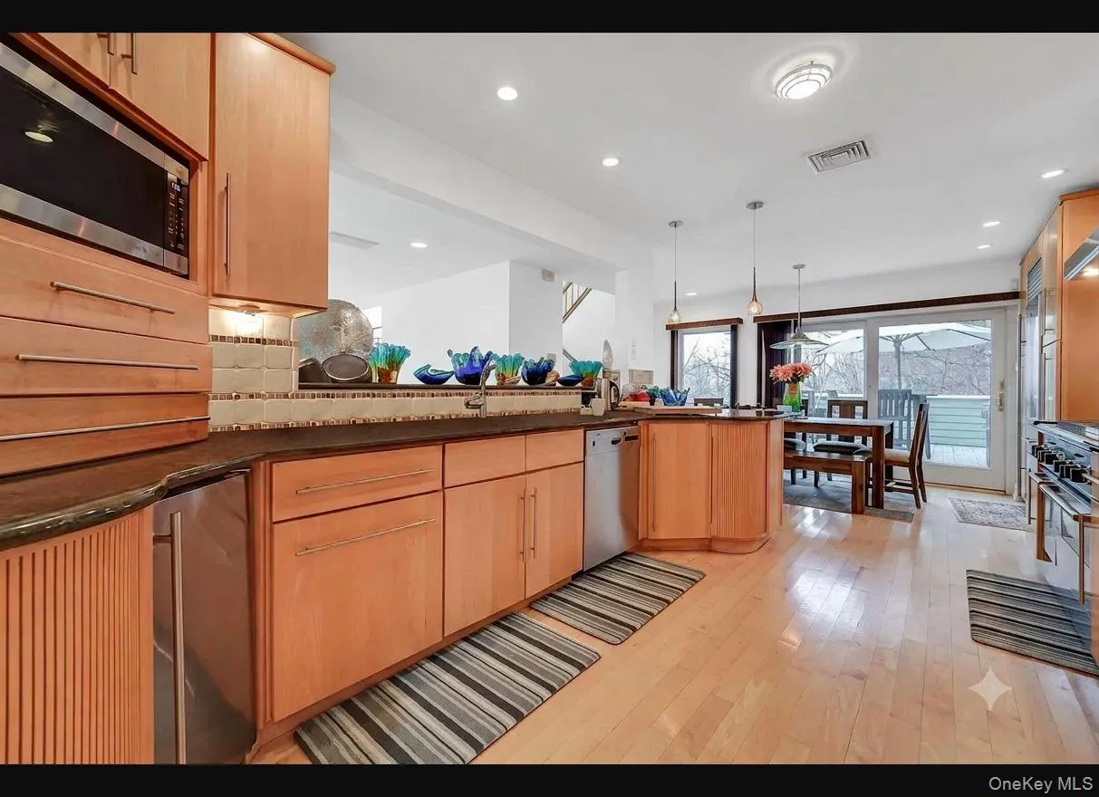 910 Route 9w, Orangetown, NY, 3 Bedrooms Bedrooms, 16 Rooms Rooms,2 BathroomsBathrooms,Residential,For Rent,Route 9w,0,1035965 910 Route 9w, Orangetown, NY, 3 Bedrooms Bedrooms, 16 Rooms Rooms,2 BathroomsBathrooms,Residential,For Rent,Route 9w,0,1035965