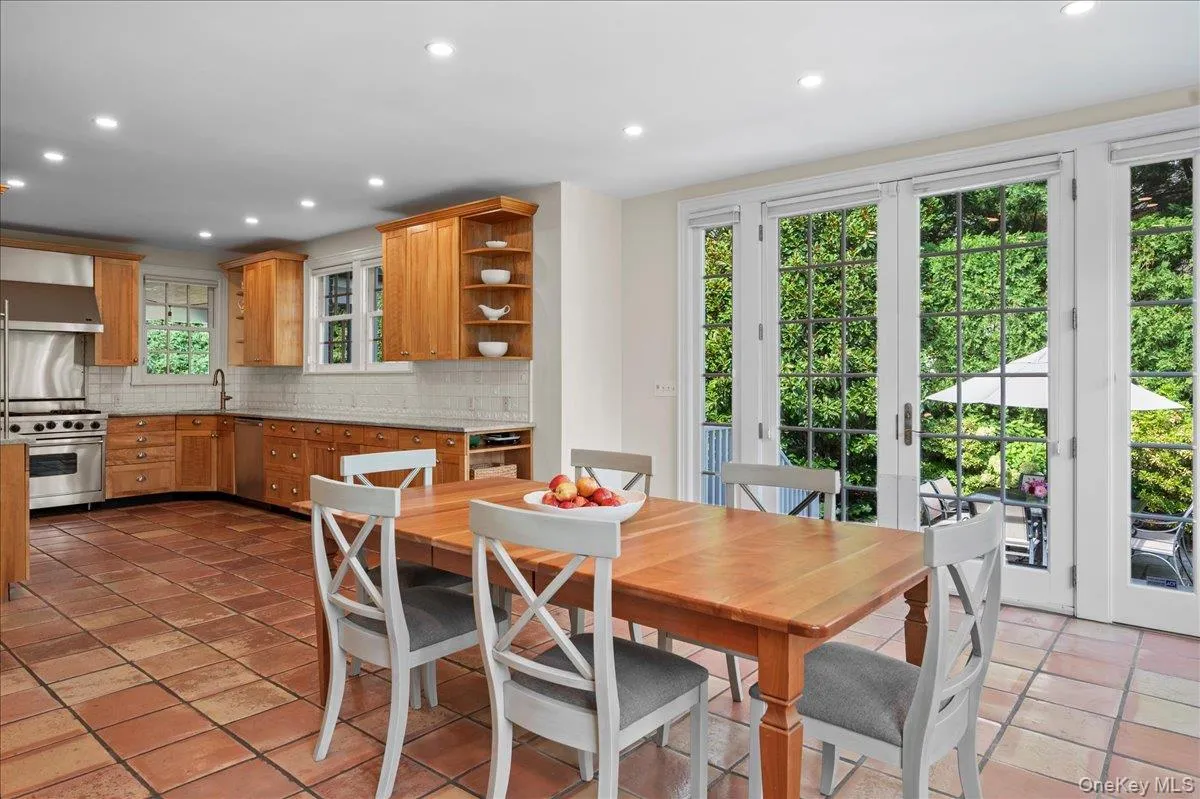 12 Linden Avenue, Mamaroneck, NY, 6 Bedrooms Bedrooms, 11 Rooms Rooms,3 BathroomsBathrooms,Residential,For Rent,Linden,0,1035974 12 Linden Avenue, Mamaroneck, NY, 6 Bedrooms Bedrooms, 11 Rooms Rooms,3 BathroomsBathrooms,Residential,For Rent,Linden,0,1035974