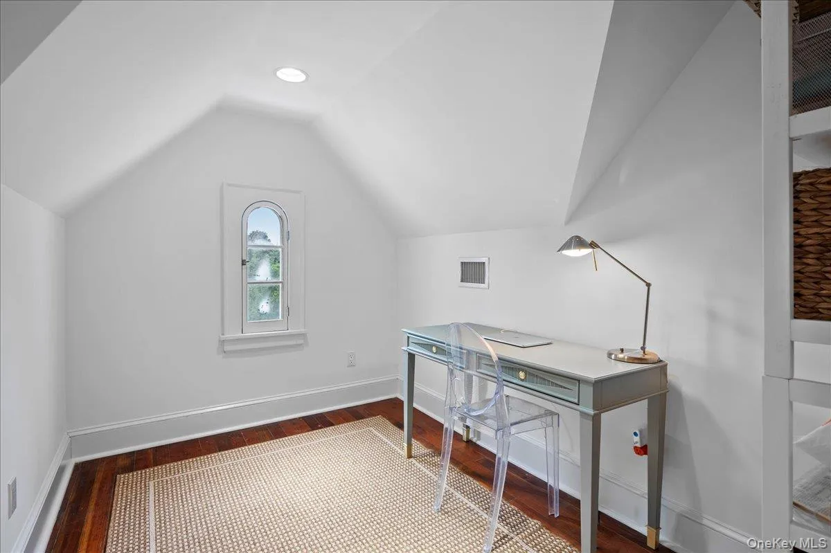 12 Linden Avenue, Mamaroneck, NY, 6 Bedrooms Bedrooms, 11 Rooms Rooms,3 BathroomsBathrooms,Residential,For Rent,Linden,0,1035974 12 Linden Avenue, Mamaroneck, NY, 6 Bedrooms Bedrooms, 11 Rooms Rooms,3 BathroomsBathrooms,Residential,For Rent,Linden,0,1035974