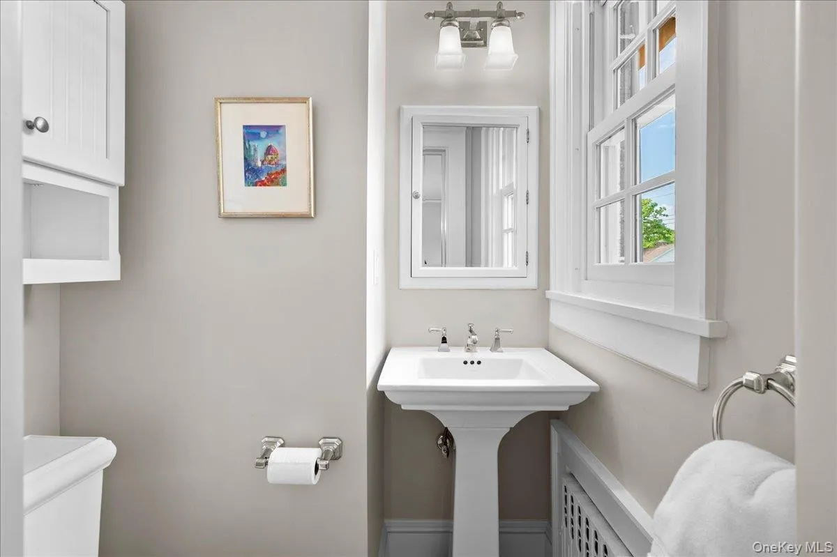 12 Linden Avenue, Mamaroneck, NY, 6 Bedrooms Bedrooms, 11 Rooms Rooms,3 BathroomsBathrooms,Residential,For Rent,Linden,0,1035974 12 Linden Avenue, Mamaroneck, NY, 6 Bedrooms Bedrooms, 11 Rooms Rooms,3 BathroomsBathrooms,Residential,For Rent,Linden,0,1035974