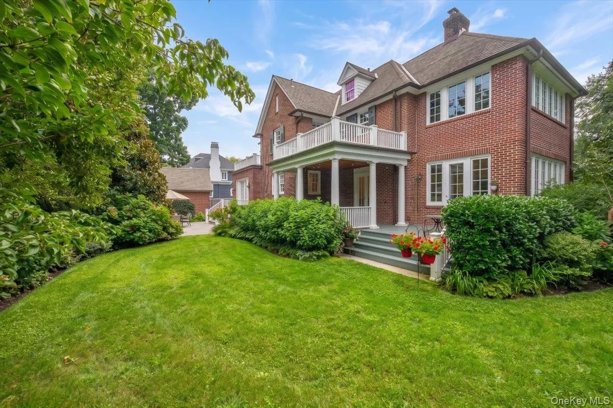 12 Linden Avenue, Mamaroneck, NY, 6 Bedrooms Bedrooms, 11 Rooms Rooms,3 BathroomsBathrooms,Residential,For Rent,Linden,0,1035974 12 Linden Avenue, Mamaroneck, NY, 6 Bedrooms Bedrooms, 11 Rooms Rooms,3 BathroomsBathrooms,Residential,For Rent,Linden,0,1035974
