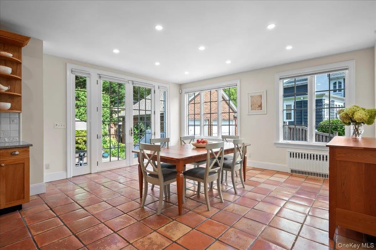 Informal dining or sitting area Informal dining or sitting area