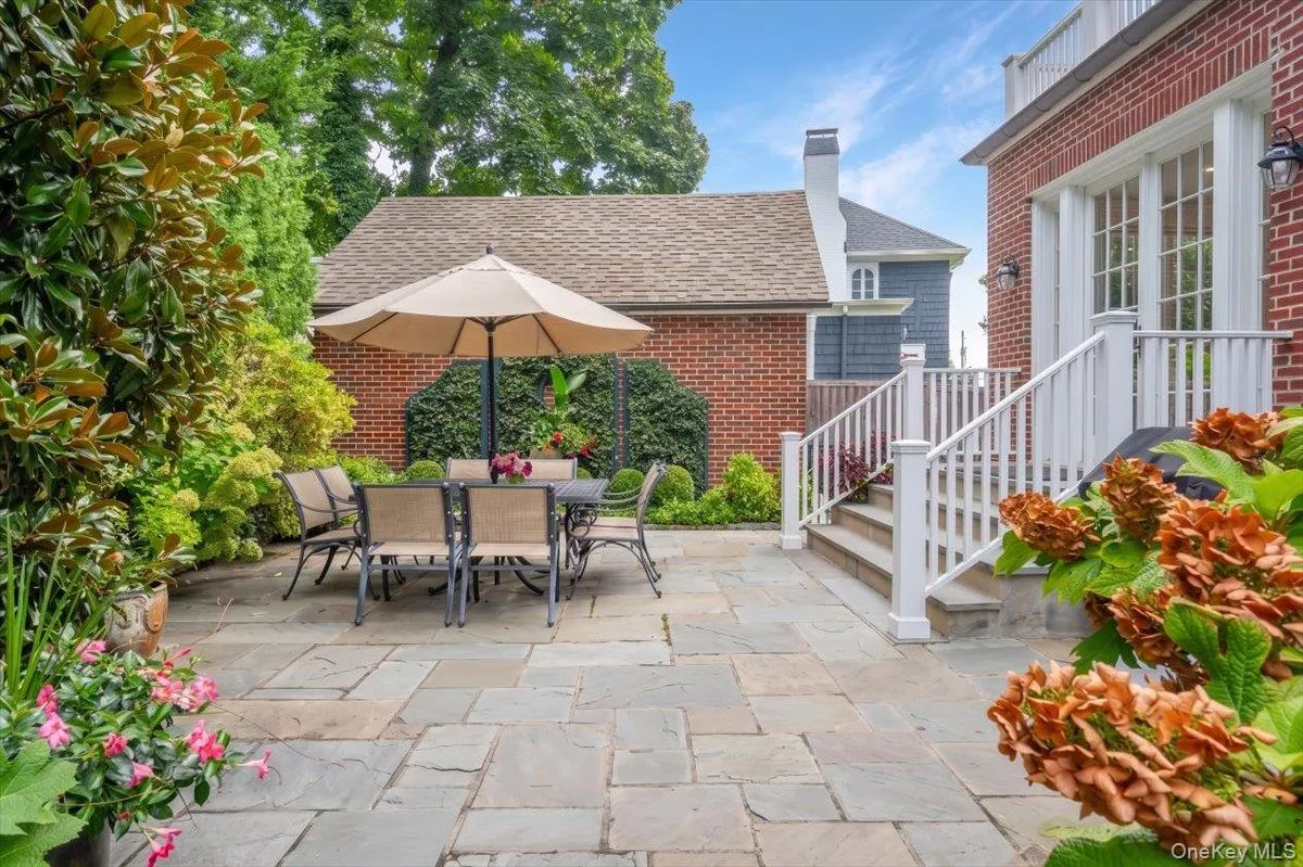 12 Linden Avenue, Mamaroneck, NY, 6 Bedrooms Bedrooms, 11 Rooms Rooms,3 BathroomsBathrooms,Residential,For Rent,Linden,0,1035974 12 Linden Avenue, Mamaroneck, NY, 6 Bedrooms Bedrooms, 11 Rooms Rooms,3 BathroomsBathrooms,Residential,For Rent,Linden,0,1035974