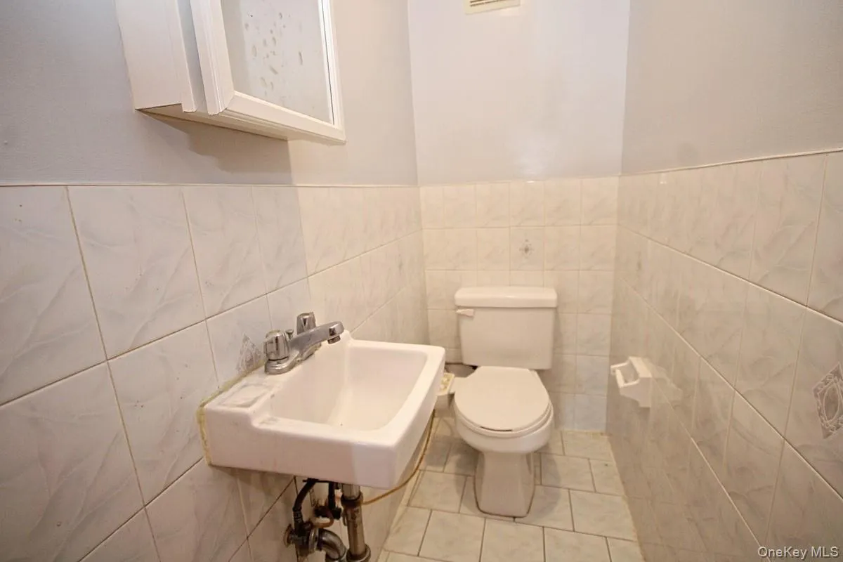 5 Abbey Road, New York, NY, 3 Bedrooms Bedrooms, 6 Rooms Rooms,1 BathroomBathrooms,Residential,For Rent,Abbey,0,1035975 5 Abbey Road, New York, NY, 3 Bedrooms Bedrooms, 6 Rooms Rooms,1 BathroomBathrooms,Residential,For Rent,Abbey,0,1035975