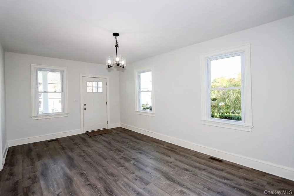 10 Ohio Avenue, North Hempstead, NY, 3 Bedrooms Bedrooms, 6 Rooms Rooms,1 BathroomBathrooms,Residential Lease,For Rent,Ohio,0,1035986 10 Ohio Avenue, North Hempstead, NY, 3 Bedrooms Bedrooms, 6 Rooms Rooms,1 BathroomBathrooms,Residential Lease,For Rent,Ohio,0,1035986