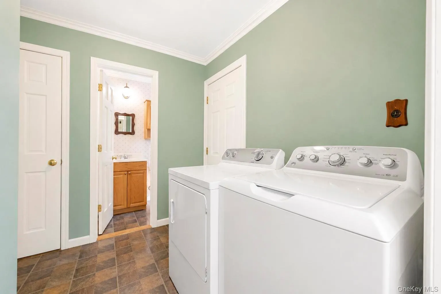 18 Elkin Drive, Brookhaven, NY, 3 Bedrooms Bedrooms, 8 Rooms Rooms,1 BathroomBathrooms,Residential,For Rent,Elkin,0,1035992 18 Elkin Drive, Brookhaven, NY, 3 Bedrooms Bedrooms, 8 Rooms Rooms,1 BathroomBathrooms,Residential,For Rent,Elkin,0,1035992