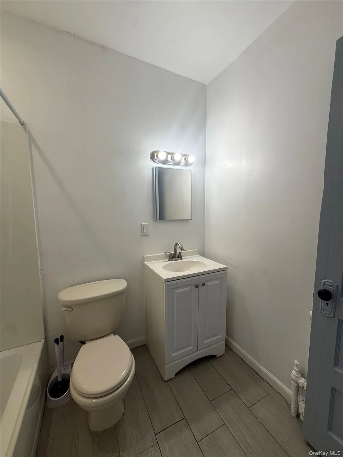 76 Hamilton Street, Poughkeepsie, NY, 3 Bedrooms Bedrooms, 6 Rooms Rooms,1 BathroomBathrooms,Residential Lease,For Rent,Hamilton,0,1035993 76 Hamilton Street, Poughkeepsie, NY, 3 Bedrooms Bedrooms, 6 Rooms Rooms,1 BathroomBathrooms,Residential Lease,For Rent,Hamilton,0,1035993