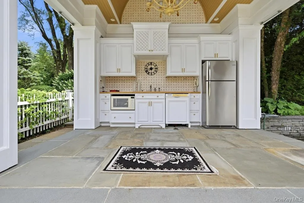2 Kalb Court, Huntington, NY, 5 Bedrooms Bedrooms, 10 Rooms Rooms,6 BathroomsBathrooms,Residential,For Rent,Kalb,0,1035997 2 Kalb Court, Huntington, NY, 5 Bedrooms Bedrooms, 10 Rooms Rooms,6 BathroomsBathrooms,Residential,For Rent,Kalb,0,1035997