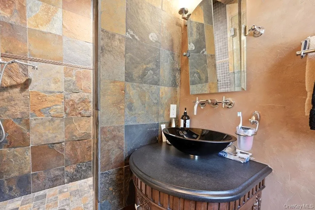 2 Kalb Court, Huntington, NY, 5 Bedrooms Bedrooms, 10 Rooms Rooms,6 BathroomsBathrooms,Residential,For Rent,Kalb,0,1035997 2 Kalb Court, Huntington, NY, 5 Bedrooms Bedrooms, 10 Rooms Rooms,6 BathroomsBathrooms,Residential,For Rent,Kalb,0,1035997