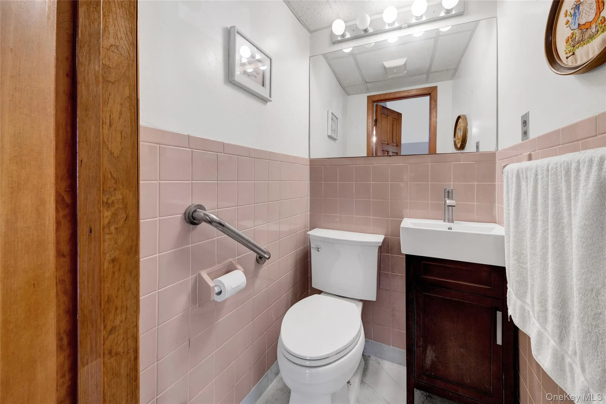1/2 Bath 1/2 Bath